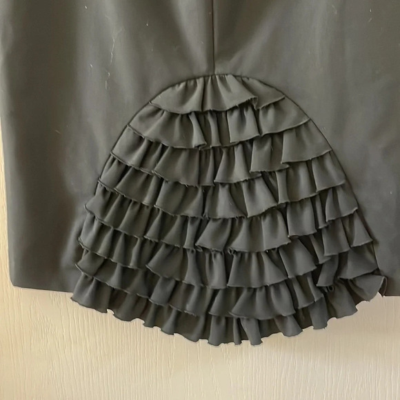 Trina Turk ruffle pencil skirt lace size 4 date night wedding attire - Picture 4 of 5